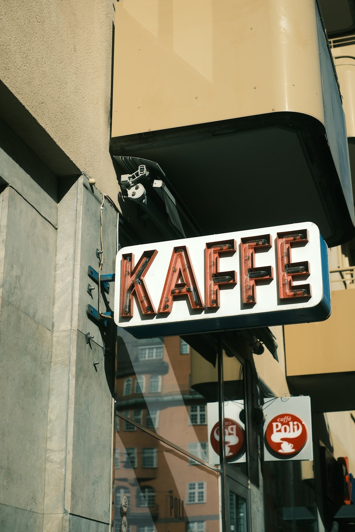 Illuminated kaffe sign on a building exterior